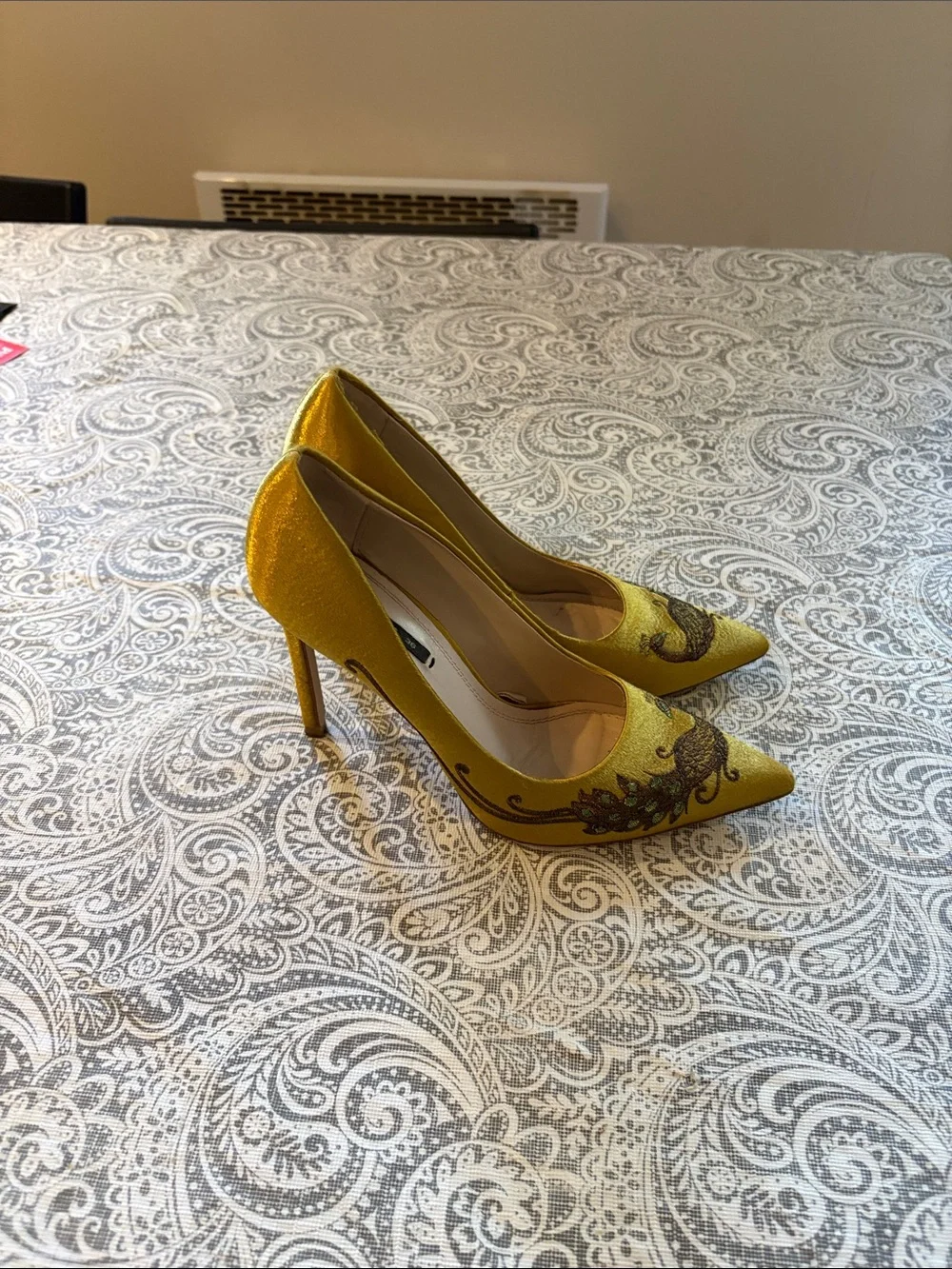 Zara Yellow Embroidered Pointed-Toe Heels - Picture 2 of 3